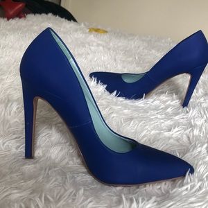 Cobalt Blue Heart in D Heels